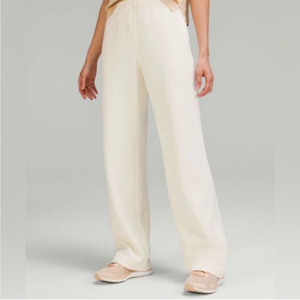 Lululemon Softstreme High-Rise Pant In Bone size 10 like new